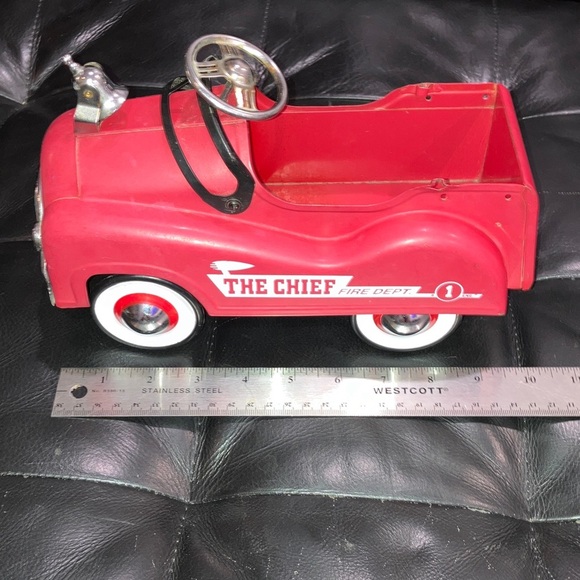 The Chief Fire Dept. Decorative vintage style fire truck - Picture 6 of 16